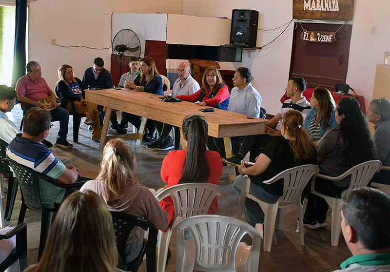 El Municipio realizó una reunión informativa con vecinos del barrio Luz y Esperanza para iniciar las mensuras El Municipio realizó una reunión informativa con vecinos del barrio Luz y Esperanza para iniciar las mensuras