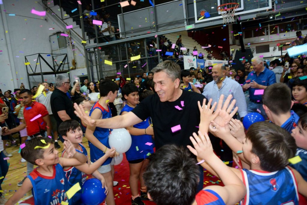 El gobernador inauguró las obras de refacción y ampliación del club Villa San Martín