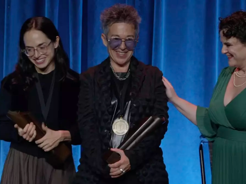 La escritora argentina Gabriela Cabezón Cámara ganó el National Book Award en EE.UU. por “Las niñas del naranjel” La escritora argentina Gabriela Cabezón Cámara ganó el National Book Award en EE.UU. por “Las niñas del naranjel”