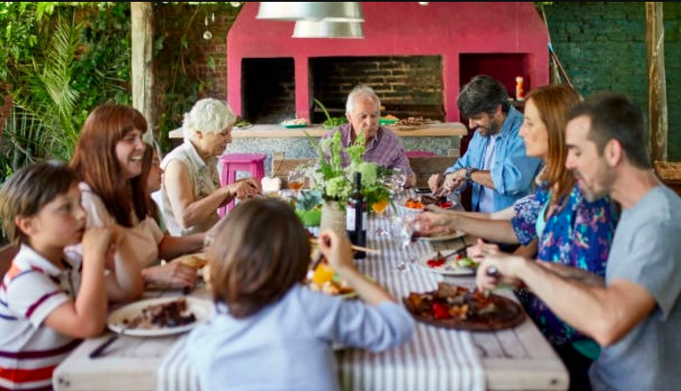 El 41% de los argentinos siente que vive peor que sus padres y el 63% ya resignó consumos El 41% de los argentinos siente que vive peor que sus padres y el 63% ya resignó consumos