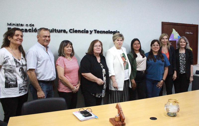 Naidenoff celebró la nueva nominación mundial de Gloria Cisneros, ejemplo de vocación y compromiso educativo Naidenoff celebró la nueva nominación mundial de Gloria Cisneros, ejemplo de vocación y compromiso educativo