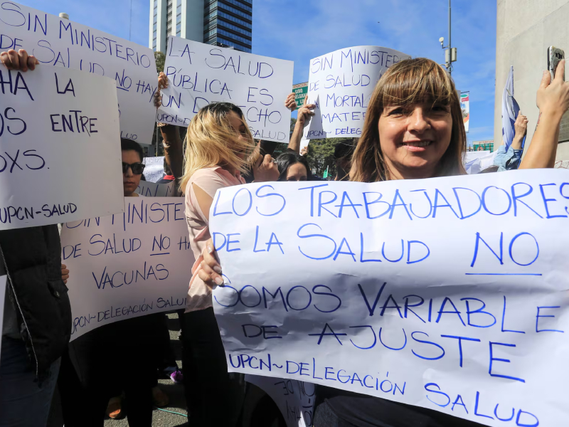 Asociaciones de médicos presentan un informe que analiza el impacto de la política libertaria Asociaciones de médicos presentan un informe que analiza el impacto de la política libertaria