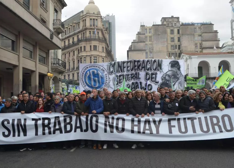 La CGT, las dos CTA, ATE y otras organizaciones se movilizan a Plaza de Mayo contra la reforma laboral La CGT, las dos CTA, ATE y otras organizaciones se movilizan a Plaza de Mayo contra la reforma laboral