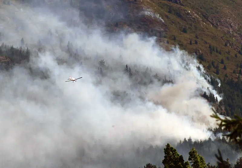 Continúa el dramático incendio en Chubut y el humo impide el combate aéreo Continúa el dramático incendio en Chubut y el humo impide el combate aéreo