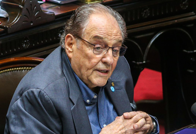 Heller: “Los bancos no podemos hacer lo que Caputo pide que hagamos con los dólares colchón” Heller: “Los bancos no podemos hacer lo que Caputo pide que hagamos con los dólares colchón”