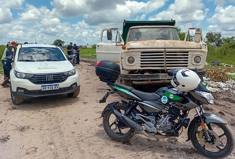 Secuestran un camión por arrojar basura en la vía pública Secuestran un camión por arrojar basura en la vía pública