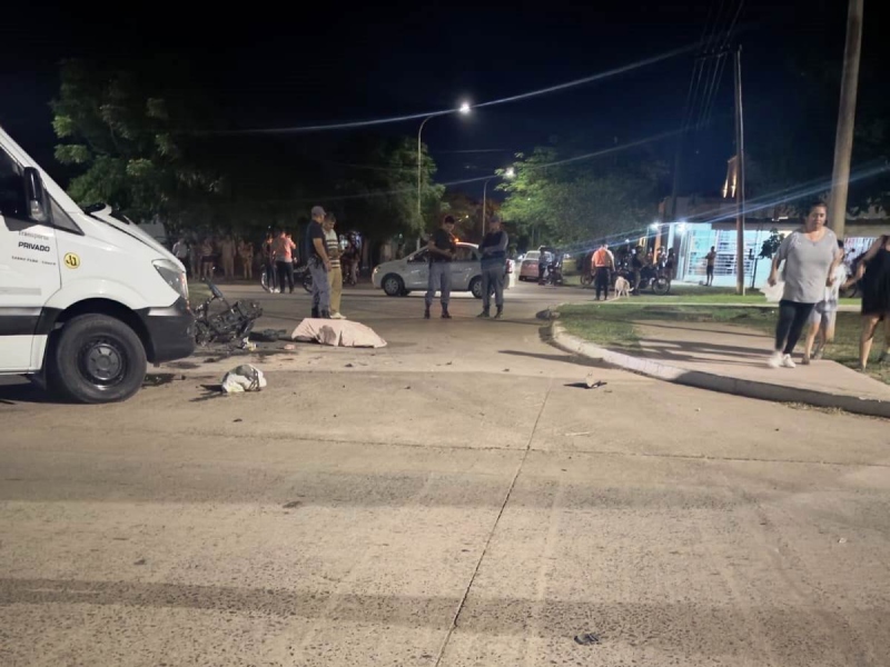 Adolescente de 17 años iba de acompañante en una moto y murió tras chocar contra una camioneta Adolescente de 17 años iba de acompañante en una moto y murió tras chocar contra una camioneta