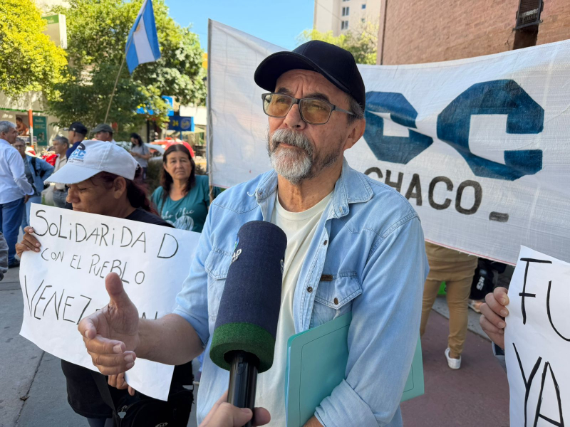 Protesta en Resistencia, en rechazo a la intervención de EEUU en Venezuela: “Es gravísimo violar la autonomía de los pueblos” Protesta en Resistencia, en rechazo a la intervención de EEUU en Venezuela: “Es gravísimo violar la autonomía de los pueblos”