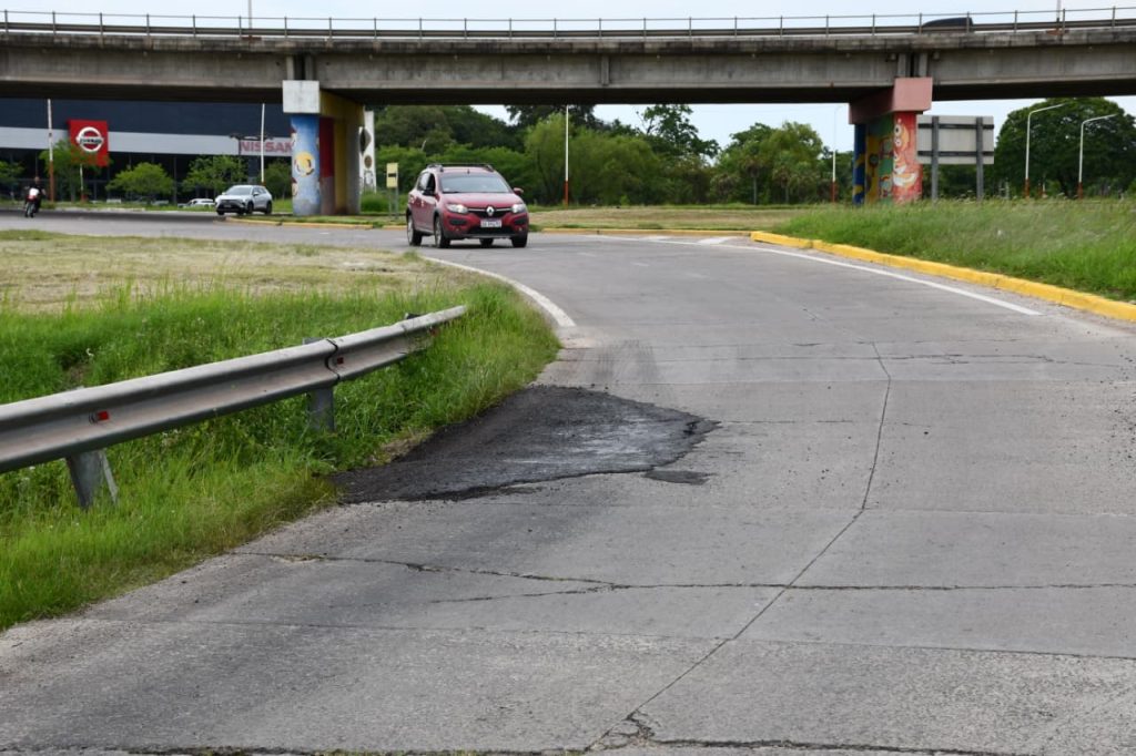 Repararon sector socavado en la zona de avenida Sarmiento y la autovía Avellaneda