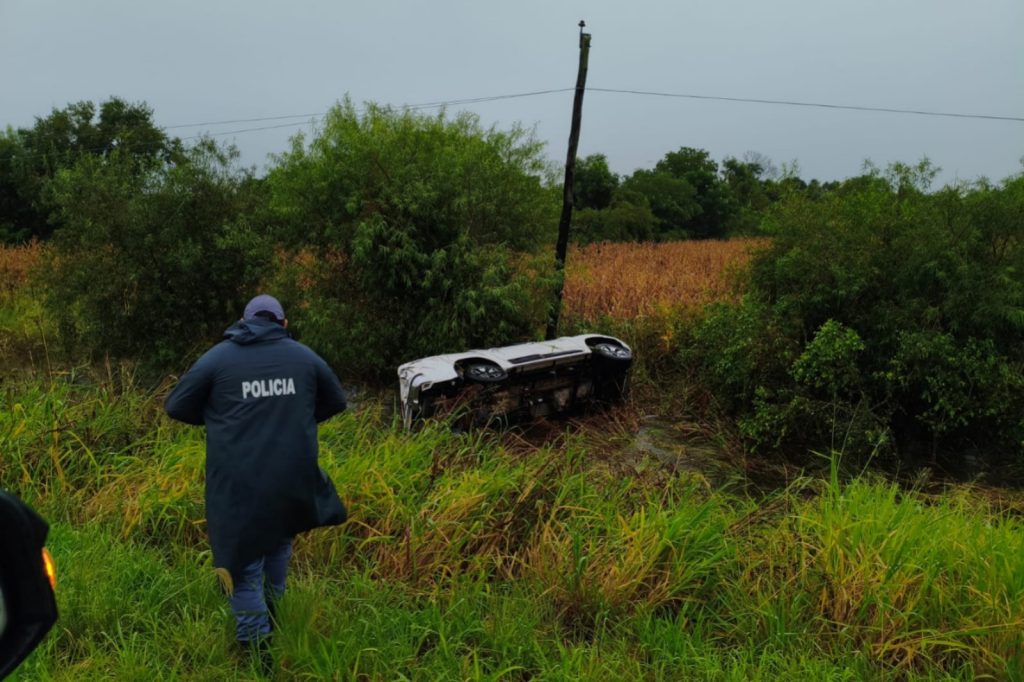 Basail: una camioneta despistó en la Ruta Nacional 11