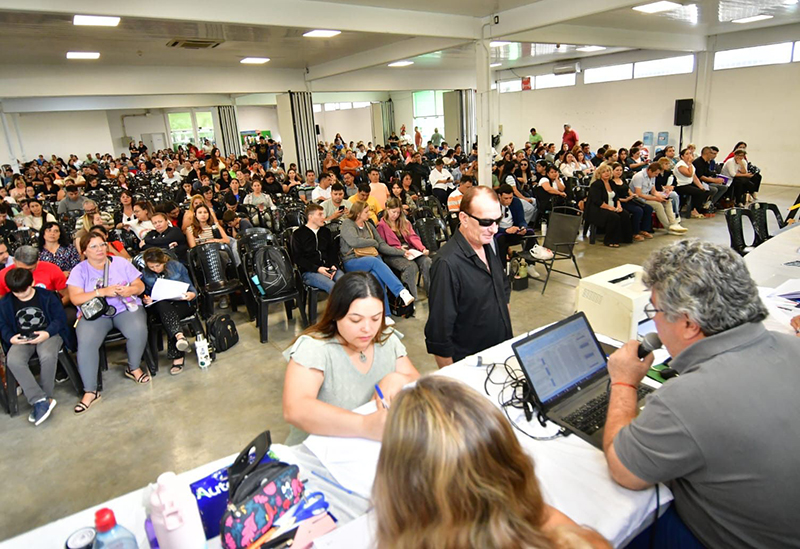 Más de 2.400 docentes titularizaron en Escuelas Primarias de toda la provincia, a través de los concursos Más de 2.400 docentes titularizaron en Escuelas Primarias de toda la provincia, a través de los concursos