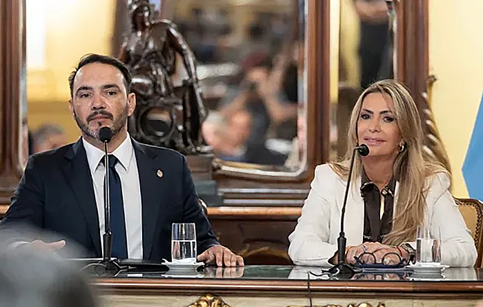 Gobierno de Corrientes y el BanCo lanzaron “Corrientes Sostiene”, un plan para acompañar a familias y empresas Gobierno de Corrientes y el BanCo lanzaron “Corrientes Sostiene”, un plan para acompañar a familias y empresas