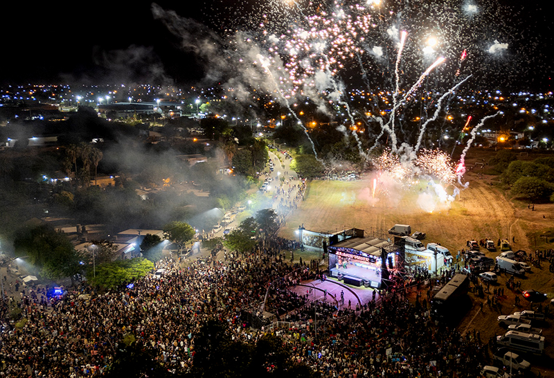 Sáenz Peña recibió sus 114 años con un multitudinario festejo en el Mural del Centenario Sáenz Peña recibió sus 114 años con un multitudinario festejo en el Mural del Centenario